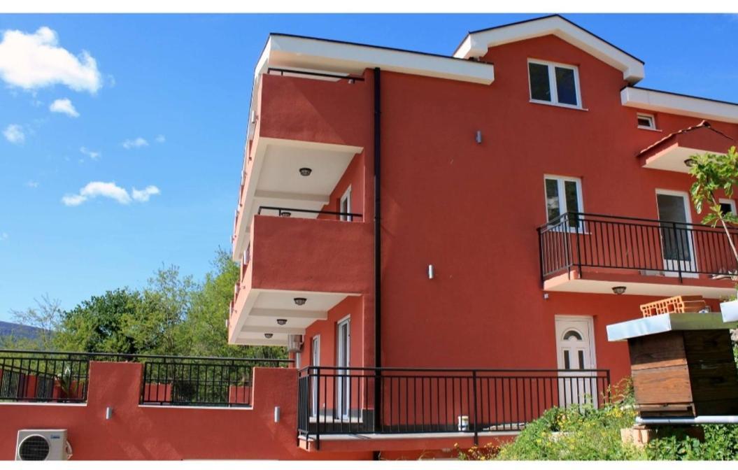 Odessa Mama Apartment Bijela Exterior photo